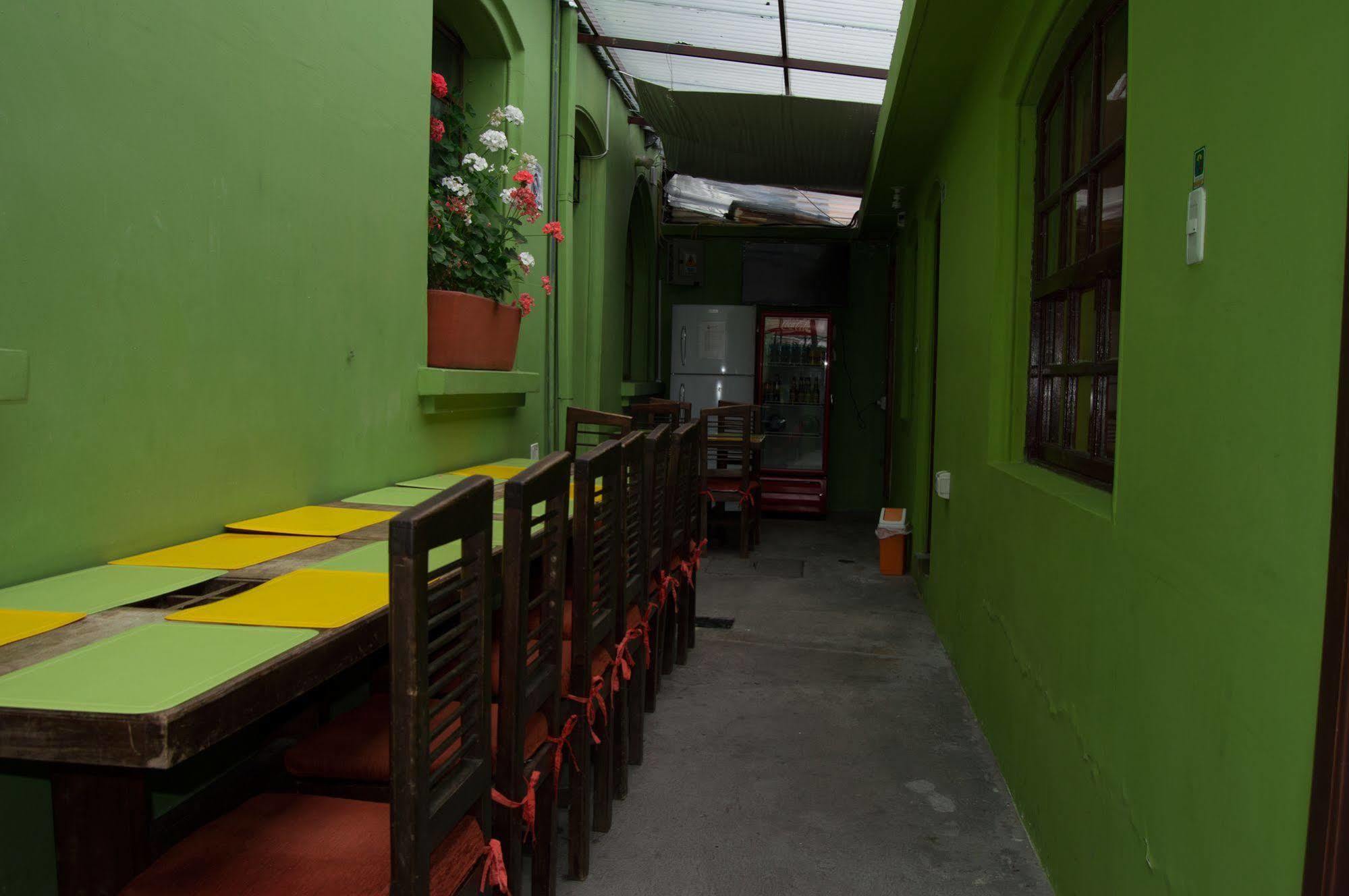 Hostel Discovery Quito Puembo Exterior foto